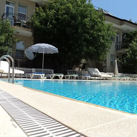 Hotel Club La Perla 2*