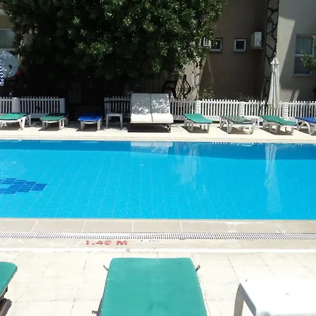 Hotel Club La Perla 2*